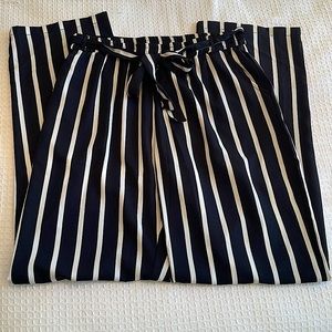 Boohoo tall, black and white striped, wide leg pants, with pockets, Size 10, NWT